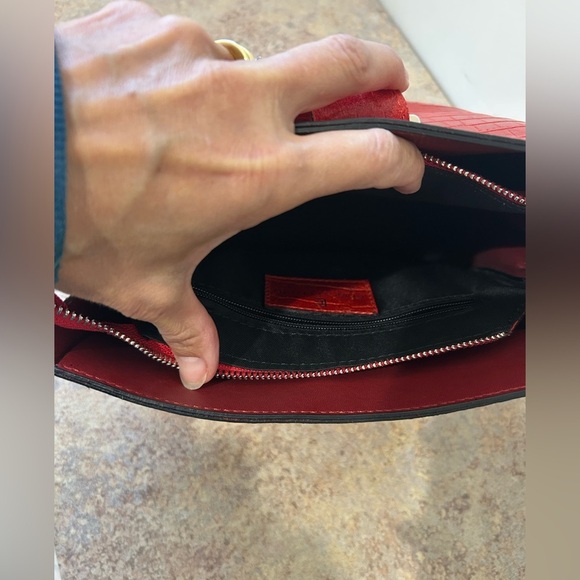 Chiara Ferretti red leather croc embossed box purse with two removable straps - Picture 5 of 13